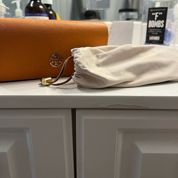 Tory Burch sunglasses with case - Picture 5 of 6